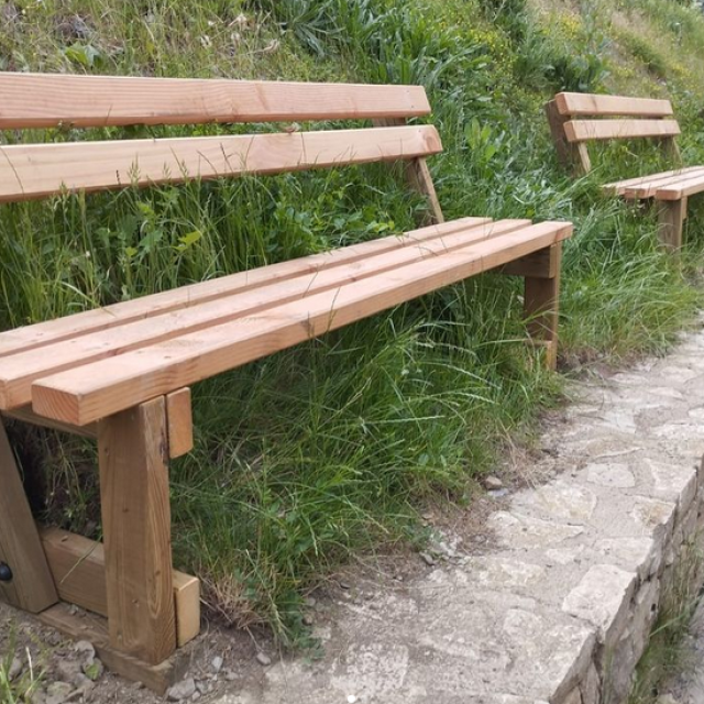 Bancs à Florac sur le terrain de pétanque