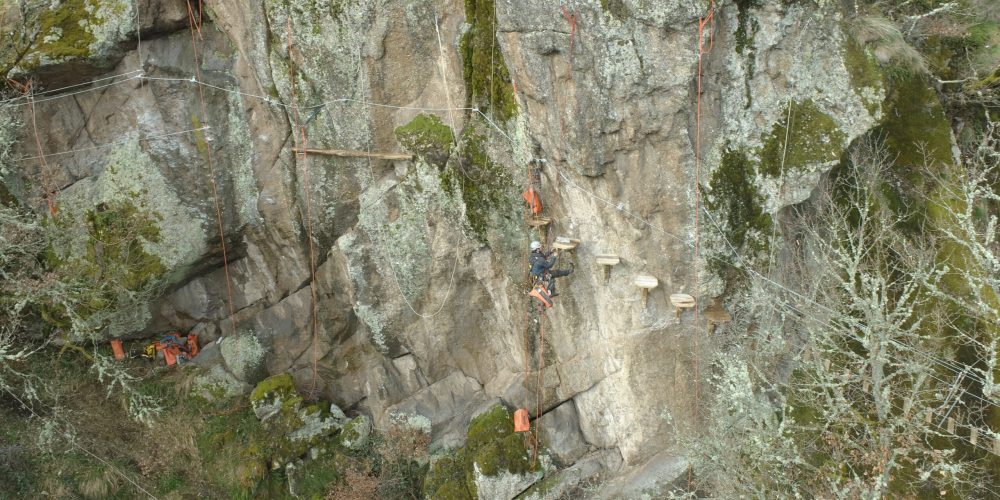 https://acrotravaux.com/wp-content/uploads/2025/02/Vue-densemble-secteur-falaise-scaled.jpg