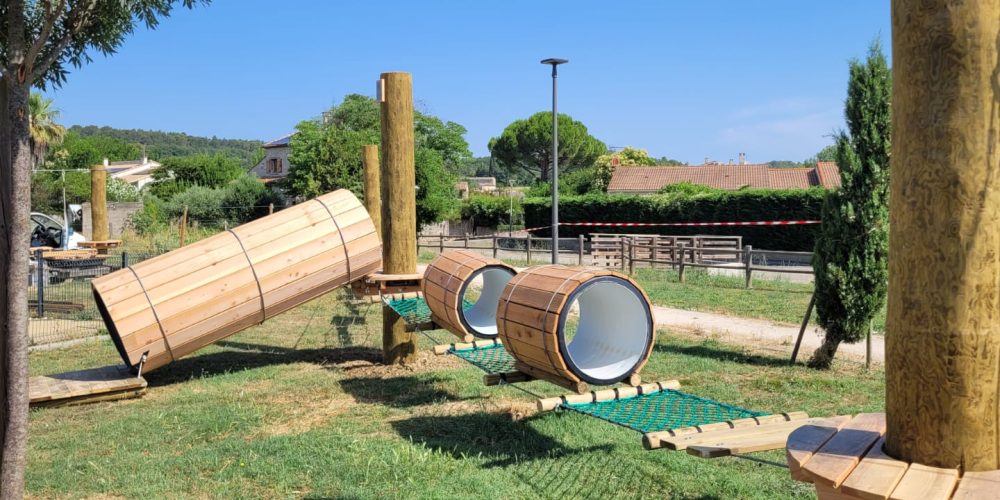 https://acrotravaux.com/wp-content/uploads/2025/07/aire-ed-jeux-gard.jpg